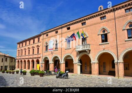 Verucchio,Rimini,Emilia-Romagna,Italien-Verucchio Hauptplatz und Rathaus. Stockfoto