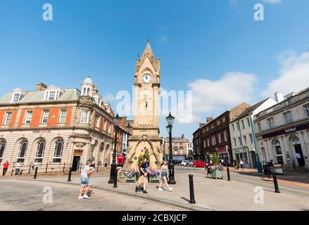 Das Musgrave Monument oder Uhrturm im Stadtzentrum von Penrith, Cumbria, England, Großbritannien Stockfoto