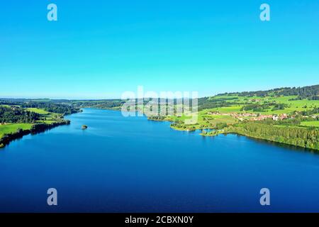 Der Rottachsee bei Sulzberg ist ein Stausee Stockfoto