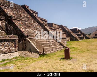 Gesamtansicht der antiken Stadt theotihuacan in Mexiko Stockfoto