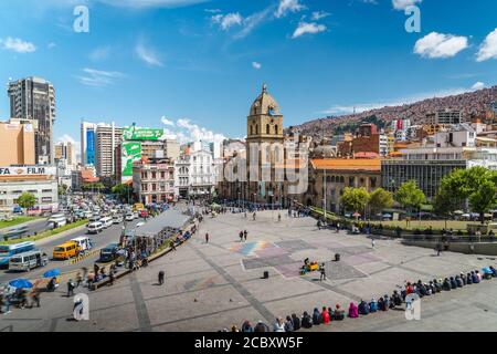 Architektonisches Wahrzeichen San Francisco Kathedrale an der Plaza San Francisco bei Tag in Central La Paz, Bolivien, Südamerika. Stockfoto