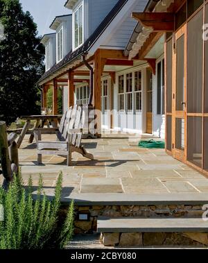 Geschlossene Bauernhaus Veranda Stockfoto