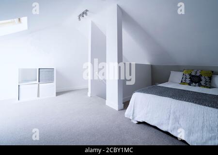 Loft-Wohnung im renovierten Haus Stockfoto