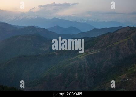 Dhauladhar Gebirge im Himalaya, Himachal Pradesh, Indien Stockfoto