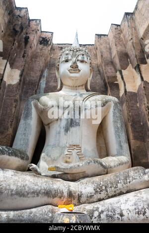 Sukhothai, Thailand - Wat Sri Chum im Sukhothai Historical Park, Sukhothai, Thailand. Es ist Teil des Weltkulturerbes. Stockfoto