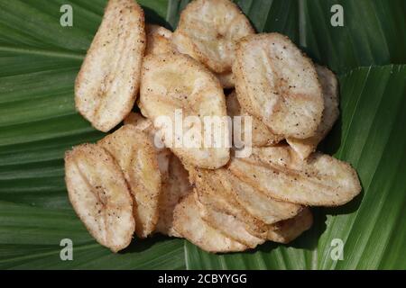 Bananenchips, traditionelle indische Snacks oder südindische Esslokale Stockfoto