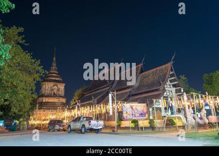 Nachtansicht im Wat Lok Moli in Chiang Mai, Thailand. Es ist nicht bekannt, wann der Tempel gebaut wurde, aber es wird zum ersten Mal in einer Charta in AD 1367 erwähnt. Stockfoto