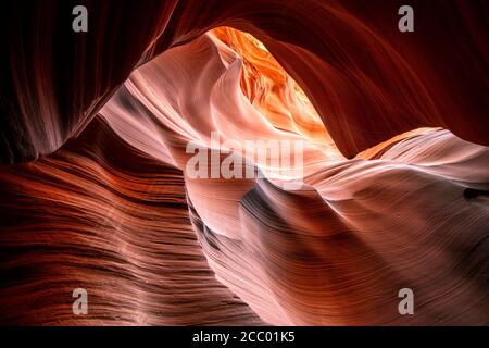 Jeder touristische Traum, in diese unterirdische Welt von zu bekommen Labyrinths Slot des Lower Antelope Canyon in Page Arizona geschnitzt Durch Wasser in Sandstein fo Stockfoto