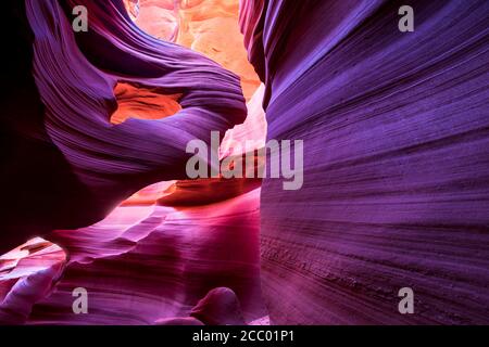 Jeder touristische Traum, in diese unterirdische Welt von zu bekommen Labyrinths Slot des Lower Antelope Canyon in Page Arizona geschnitzt Durch Wasser in Sandstein fo Stockfoto