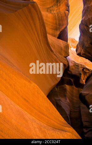 Jeder touristische Traum, in diese unterirdische Welt von zu bekommen Labyrinths Slot des Lower Antelope Canyon in Page Arizona geschnitzt Durch Wasser in Sandstein fo Stockfoto