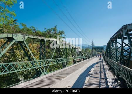 Pai Historical Bridge (Pai Memorial Bridge) in Pai, Mae Hong Son Provinz, Thailand. Die Gedenkbrücke wurde im Jahre 1942 während des Zweiten Weltkriegs gebaut Stockfoto