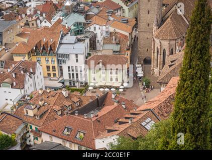 Meran (Meran) in Südtirol - Trentino-Südtirol - Norditalien. Blick von oben auf das historische Zentrum der Altstadt Stockfoto