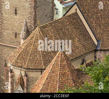 Meran (Meran) in Südtirol - Trentino-Südtirol - Norditalien. Blick von oben auf das historische Zentrum der Altstadt Stockfoto