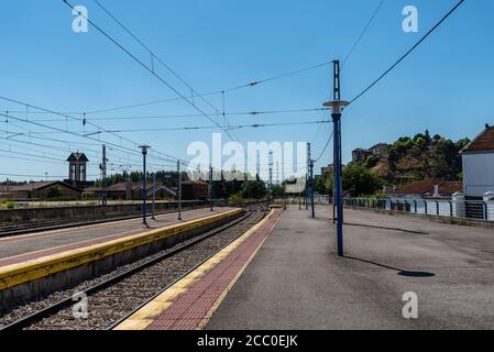 HARO, Spanien - 6. August 2020: Der Bahnhof von Haro in der Nähe der wichtigsten Weingüter Stockfoto