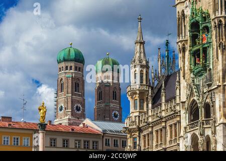 Die Türme der wichtigsten Wahrzeichen Frauenkirche in München, Deutschland Stockfoto