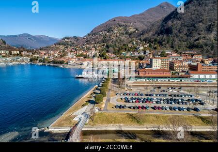 Luftaufnahme von Laveno Mombello an der Küste des Lago Maggiore, Provinz Varese, Italien Stockfoto