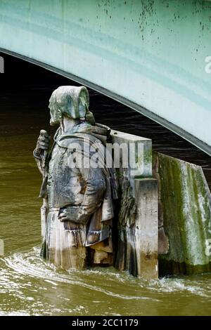 Europa, Frankreich, Ile de France, Paris, die seine überfüllt, 27. Januar 2018. Die Zouave der Pont de l'Alma halb unter Wasser. Stockfoto