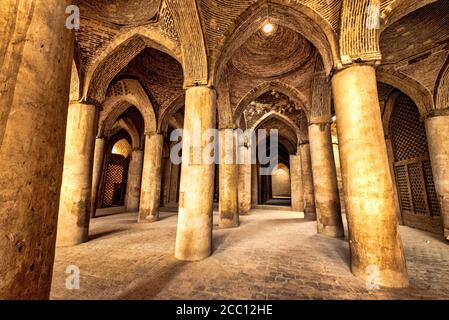 Säulen und Gewölbe im Hypotyle-Bereich, Jameh-Moschee, freitagsmoschee, Isfahan, Iran Stockfoto