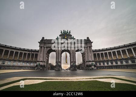 Arcades du cinquantenaire (Park des fünfzigsten Jahrestages) an einem Wintertag vermittelt Unabhängigkeit, revolutionäre und kulturelle Konzept - Brüssel Stockfoto