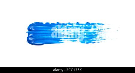 Blauer Acryl-Pinselstrich auf weißem Hintergrund. Stockfoto