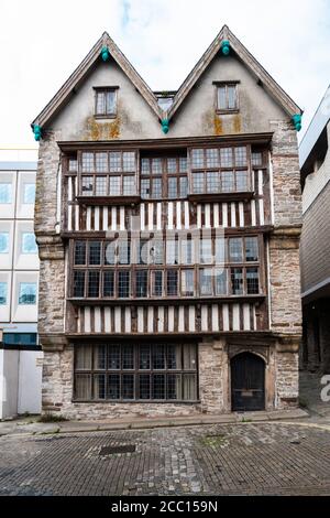 Das Merchant's House Museum in Plymouth, England, ist ein Fachwerkhaus aus dem 16. Jahrhundert, das einst im Besitz des Kaufmanns und Piraten William Parker war. Stockfoto