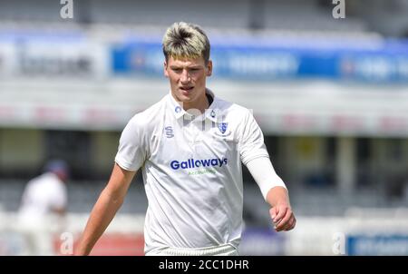 Hove UK 17. August 2020 - Henry Crocombe von Sussex während des 3. Tages der Bob Willis Trophy Cricket-Spiel zwischen Sussex und Essex statt hinter verschlossenen Türen ohne Fans Teilnahme an der 1. Central County Ground in Hove : Credit Simon Dack / Alamy Live News Stockfoto