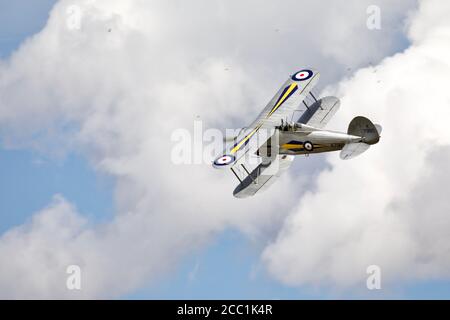 1938 Gloster Gladiator in der Luft auf der Shuttleworth Drive-in Airshow auf der August 2020 Stockfoto