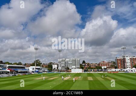 Hove UK 17. August 2020 - EINE Mischung aus Sonnenschein und Wolken am 3. Tag des Cricket-Spiels der Bob Willis Trophy zwischen Sussex und Essex, das hinter verschlossenen Türen stattfindet, ohne dass Fans am 1. Central County Ground in Hove teilnehmen: Kredit Simon Dack / Alamy Live Nachrichten Stockfoto