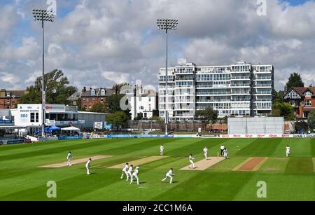 Hove UK 17. August 2020 - EINE Mischung aus Sonnenschein und Wolken am 3. Tag des Cricket-Spiels der Bob Willis Trophy zwischen Sussex und Essex, das hinter verschlossenen Türen stattfindet, ohne dass Fans am 1. Central County Ground in Hove teilnehmen: Kredit Simon Dack / Alamy Live Nachrichten Stockfoto