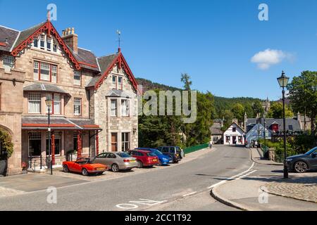 Das Fife Arms Hotel in Braemar Village in Aberdeenshire, Schottland Stockfoto