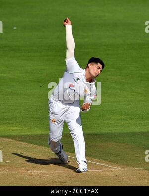 Pakistans Naseem Shah Bowling am fünften Tag des zweiten Testmatches im Ageas Bowl, Southampton. Stockfoto