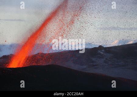 Island, Blick auf die Lava ausbricht aus Eyjafjallajokull Fimmforduhals 2010 Stockfoto