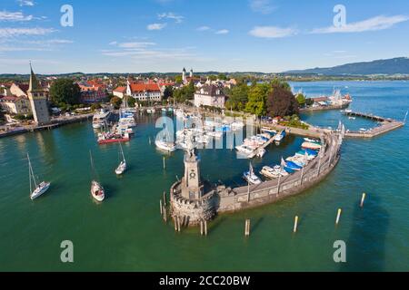 Deutschland, Bayern, Lindau, Blick auf den Hafen mit Booten Stockfoto