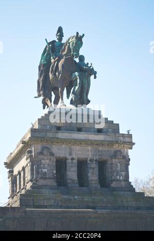 Deutschland, Rheinland-Pfalz, Koblenz, Ansicht des Reiterstandbildes von Kaiser Wilhelm i. am Deutsches Eck Stockfoto