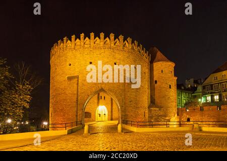 Polen, Warschau, Warschau Barbican in der Nacht Stockfoto