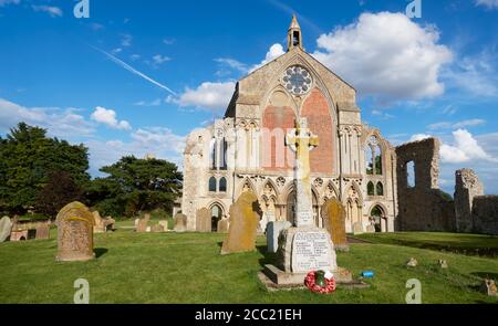 Das Kriegsdenkmal in der Pfarrkirche St. Maria und dem Heiligen Kreuz. Binham Priory, Norfolk, Großbritannien. Stockfoto