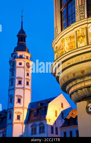 Deutschland, Thüringen, Gera, Blick auf Rathaus und eingerichteten Stadtapotheke Gebäude am Marktplatz Stockfoto