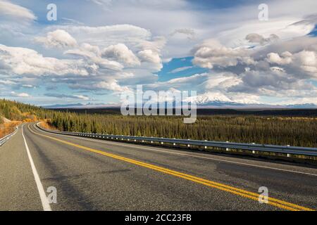 USA, Alaska, Blick auf Mount Sanford und Mount Trommel Stockfoto