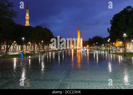 Türkei, Istanbul, ägyptischer Obelisk und ummauerter Obelisk im Hippodrom von Konstantinopel Stockfoto