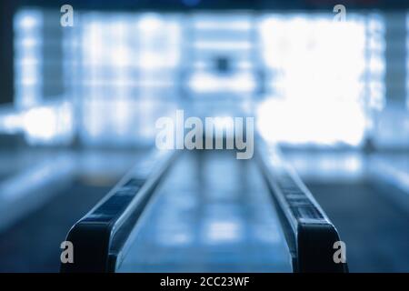 Europa, Deutschland, Bayern, Rolltreppe am Flughafen München Stockfoto