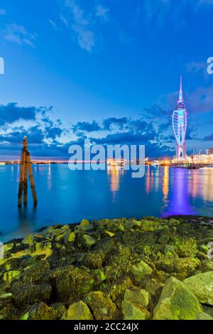 England, Hampshire, Portsmouth, Blick auf Spinnaker Tower in Gunwharf Quays Stockfoto