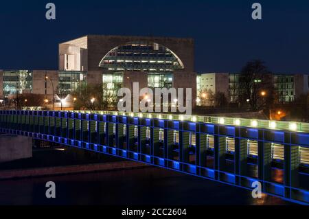 Deutschland, Berlin, Ansicht von Gustav Heinemann Brücke vor Kanzleramt Stockfoto