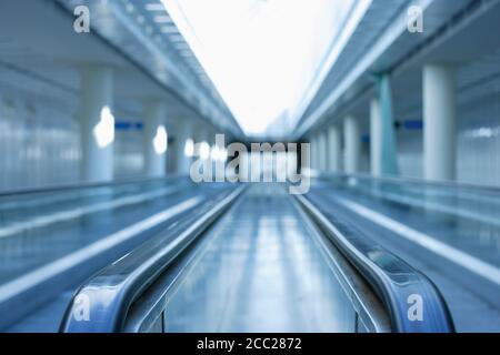 Europa, Deutschland, Bayern, Rolltreppe am Flughafen München Stockfoto