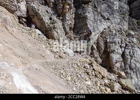 Italien Venetien Dolomiti - Wanderer entlang der Astaldi Aided Weg Stockfoto