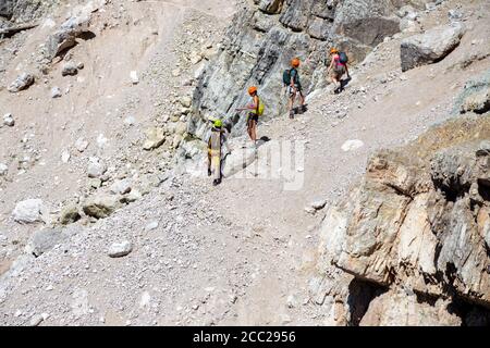 Italien Venetien Dolomiti - Wanderer entlang der Astaldi Aided Weg Stockfoto