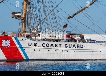 Das Segelschulschiff 'Eagle' der US Coastguard ist zu Besuch in Kiel an der Tirpitz-Mole im Scheerhafen. Die 'Eagle' 1936 in Deutschland als 'Horst We Stockfoto