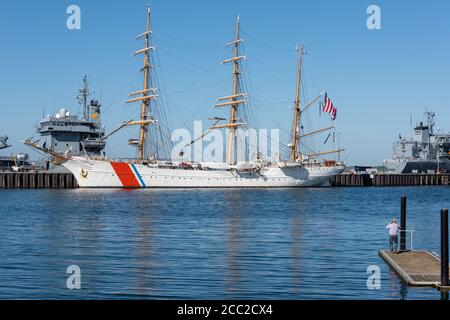 Das Segelschulschiff 'Eagle' der US Coastguard ist zu Besuch in Kiel an der Tirpitz-Mole im Scheerhafen. Die 'Eagle' 1936 in Deutschland als 'Horst We Stockfoto