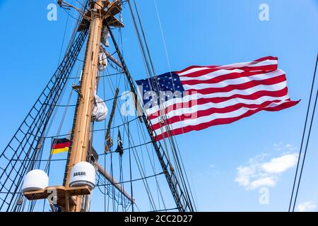 Das Segelschulschiff 'Eagle' der US Coastguard ist zu Besuch in Kiel an der Blücherbrücke im Scheerhafen. Die 'Eagle' 1936 in Deutschland als 'Horst W Stockfoto