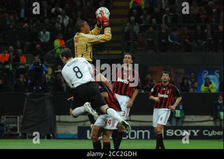 Mailand Italien , 02. Mai 2007, 'SAN SIRO' Stadion, UEFA Champions League 2006/2007, AC Mailand - FC Manchester United: Dida in Aktion während des Spiels Stockfoto