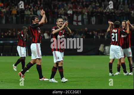 Mailand Italien , 02. Mai 2007, 'SAN SIRO' Stadion, UEFA Champions League 2006/2007, AC Mailand - FC Manchester United: Die Mailänder Spieler feiern den Sieg am Ende des Spiels Stockfoto